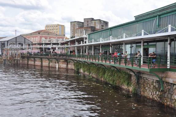 Área de passageiros e usuários, no porto flutuante de Manaus - AM